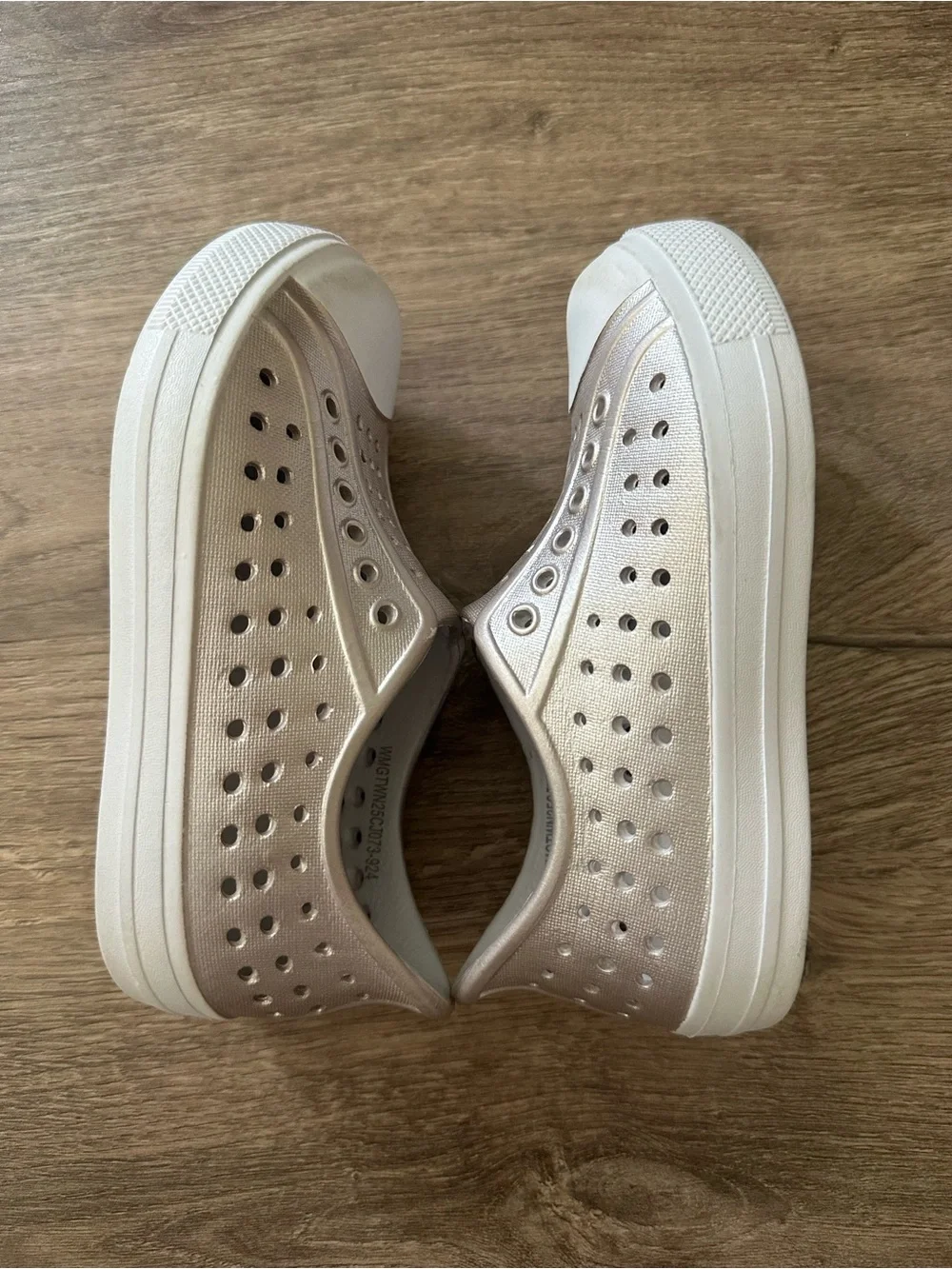 wonder nation Kids Slip-On Water Shoes in Metallic